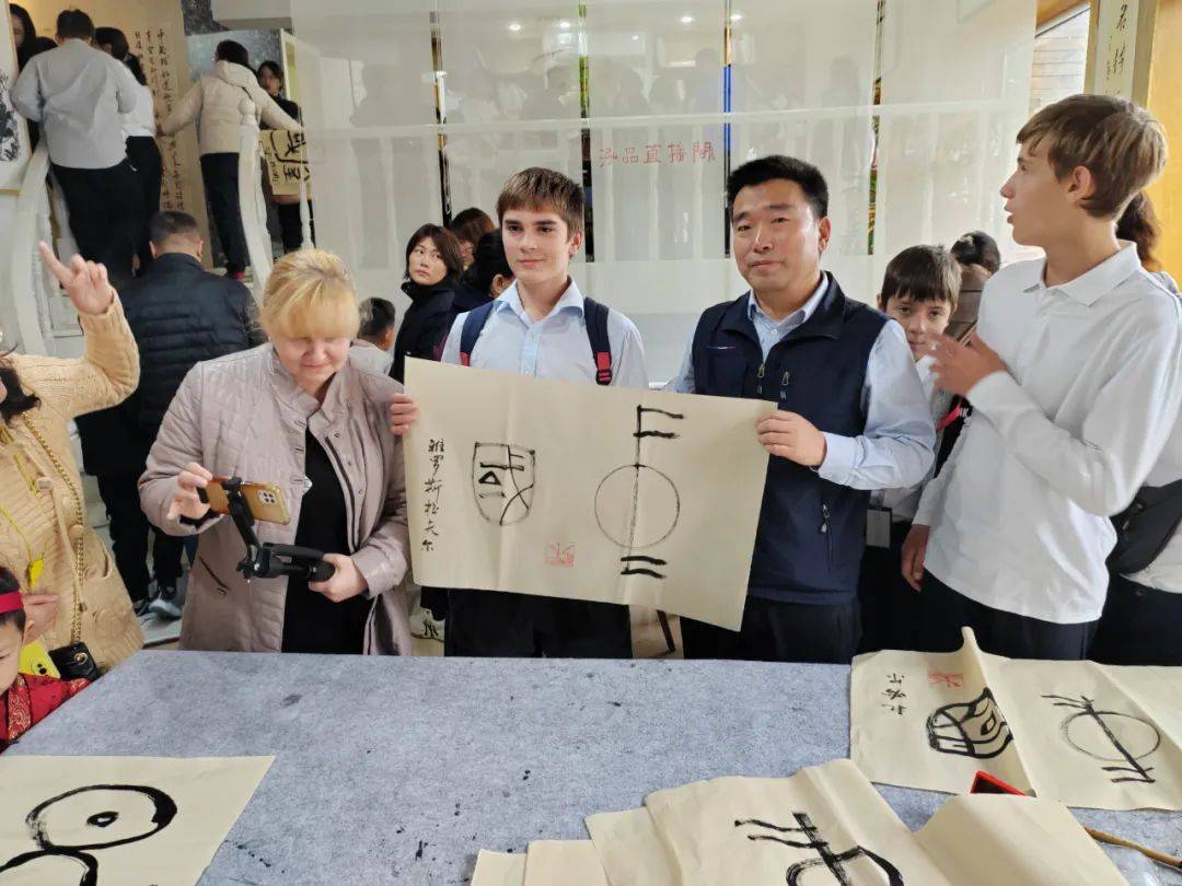 笔墨传情，友谊长存——哈尔滨市书法家协会成功举办中俄青少年艺术文化交流活动